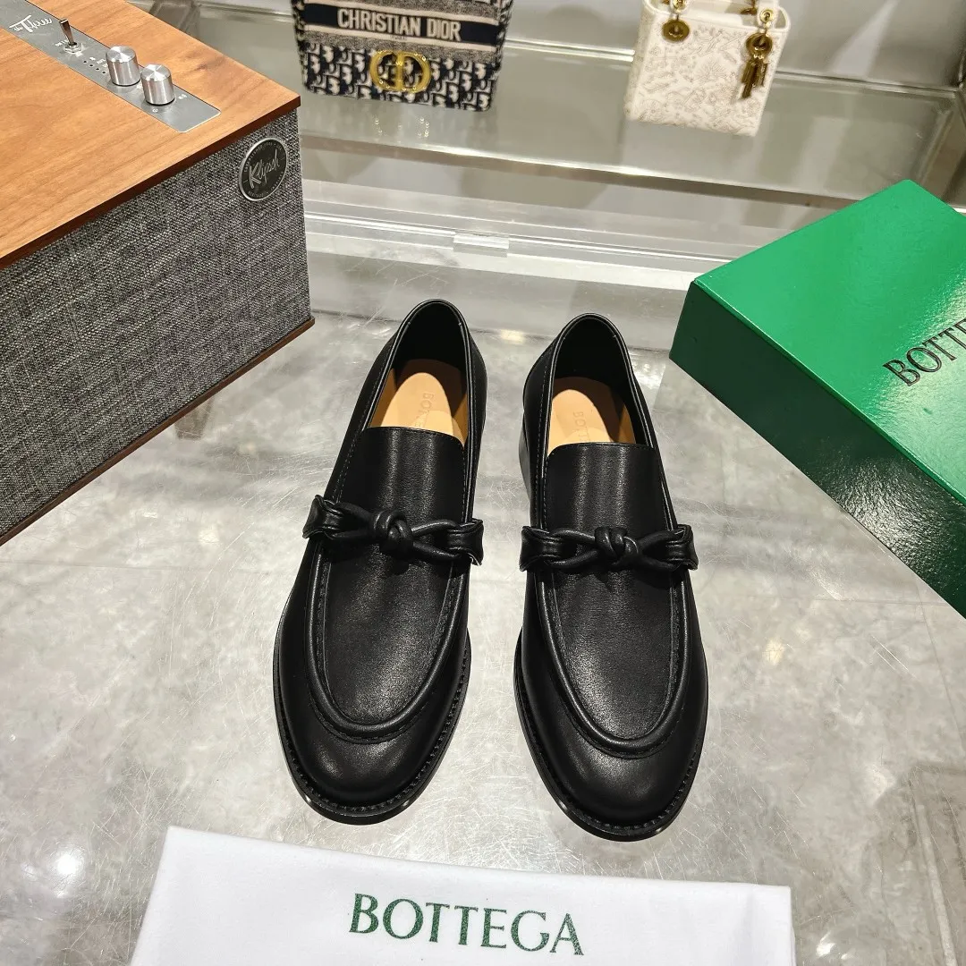 [BV] Top P: 840💰 Size: Female 35-39 (Female 40 custom-made) Male 39-44 (38.45 non-refundable) Bottega Veneta 2025 counter model! Small round toe loafers! Imported leather outsole! Imported grained cowhide! Solid color Niuli! !